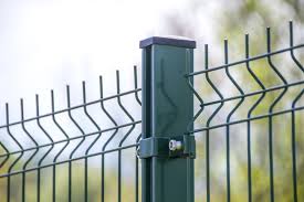 4 Key Services to Look for When Hiring Fencing Contractors